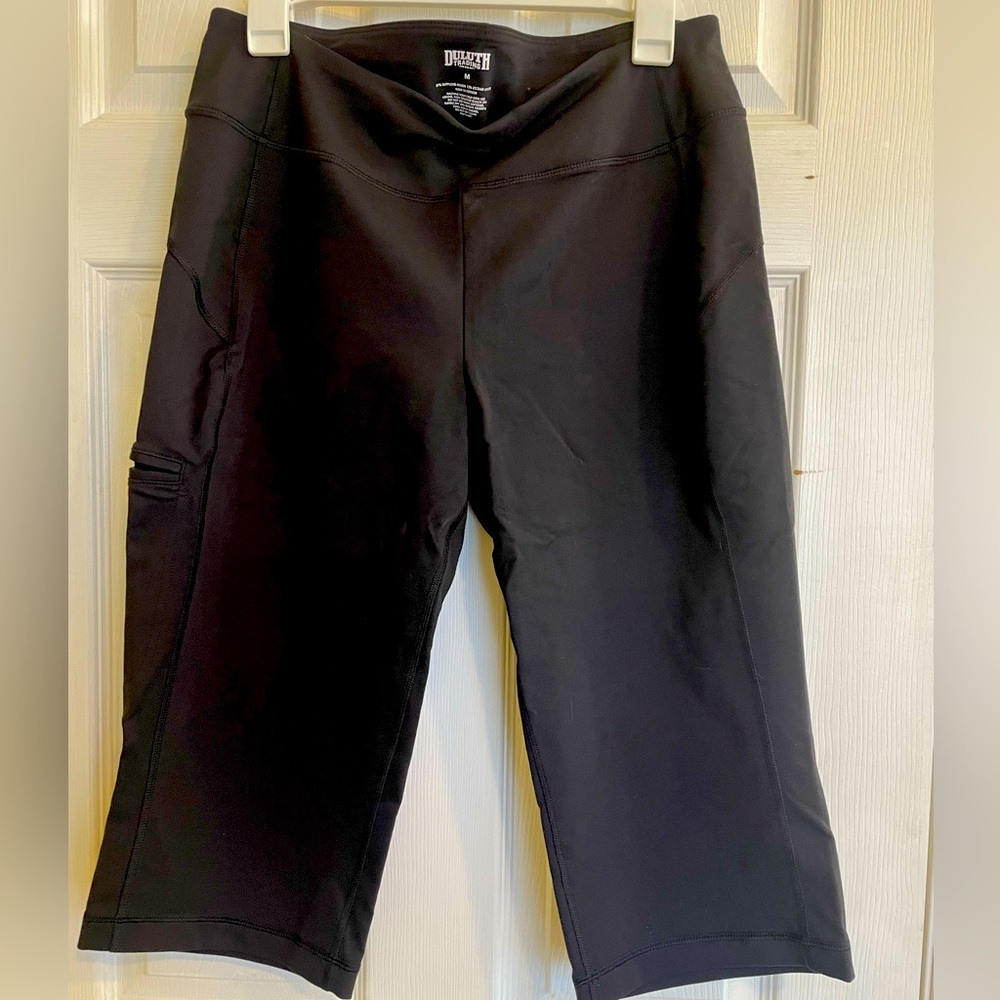 Capri Deluth leggings, NEW, size M. Black.